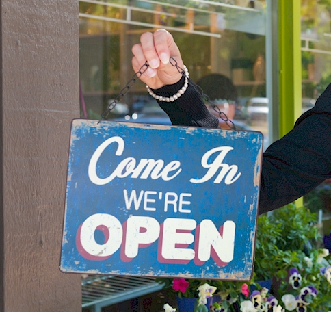 Ecommerce specializes in providing complete Web solutions for retailers.